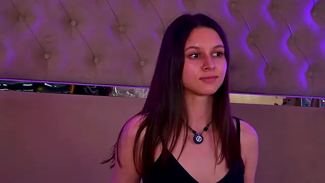 Snapshot of _AlinaHot_ chatting on November 2025 04:17:01 PM AlinaHot online show from November 2025 04:17:01 PM