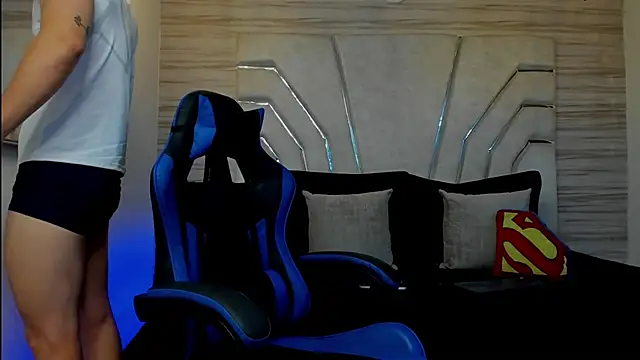 MAXTHOMSON online show from February 2026 04:33:01 AM