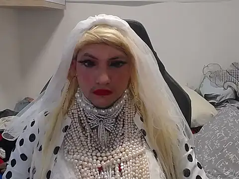 VanesaCrossic online show from May 2026 10:00:01 AM