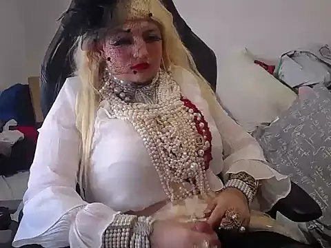 VanesaCrossic online show from May 2026 10:10:02 AM
