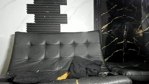 Leo Glow online show from April 2026 02:56:01 PM