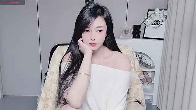 Snapshot of YunShan-33 chatting on November 2025 01:44:02 PM YunShan-33 online show from November 2025 01:44:02 PM