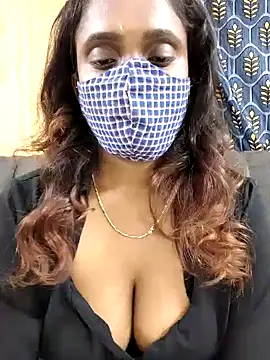 Snapshot of Queen-dhivya chatting on December 2025 05:52:02 PM Queen-dhivya online show from December 2025 05:52:02 PM