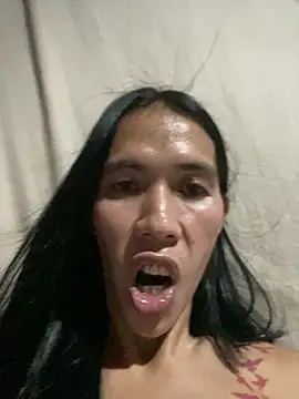 Snapshot of bellaUtops chatting on November 2025 12:32:01 AM bellaUtops online show from November 2025 12:32:01 AM