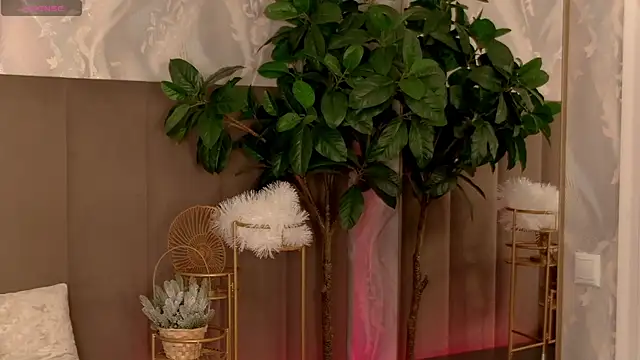 NaomiAster online show from January 2026 09:46:02 AM