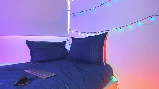 Snapshot of saint_dark chatting on December 2025 01:05:01 PM saint dark online show from December 2025 01:05:01 PM