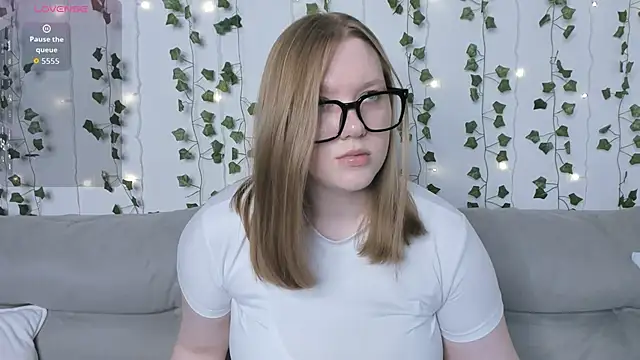 Snapshot of victoria_pum_ chatting on November 2025 02:07:02 PM victoria pum online show from November 2025 02:07:02 PM