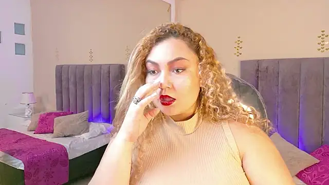 Sweet Rosee  online show from December 2025 01:06:01 PM