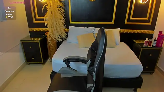 shanel smithh online show from December 2025 12:24:02 PM