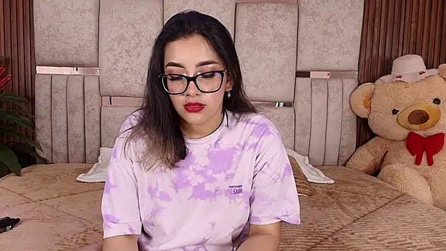 Snapshot of Lorein_dim chatting on November 2025 09:58:01 PM Lorein dim online show from November 2025 09:58:01 PM