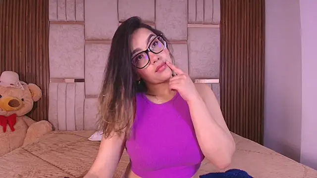 Snapshot of Lorein_dim chatting on December 2025 09:10:02 PM Lorein dim online show from December 2025 09:10:02 PM