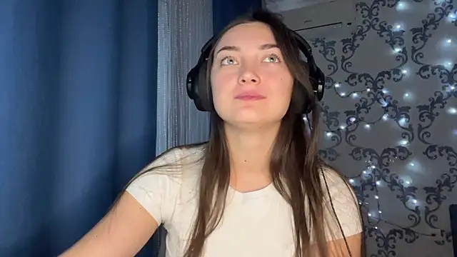 TwotyBright online show from December 2025 01:09:02 PM