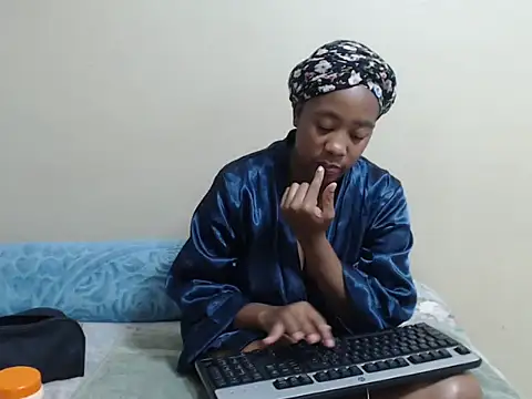 Snapshot of SexyLipss_ chatting on November 2025 06:34:01 PM SexyLipss online show from November 2025 06:34:01 PM