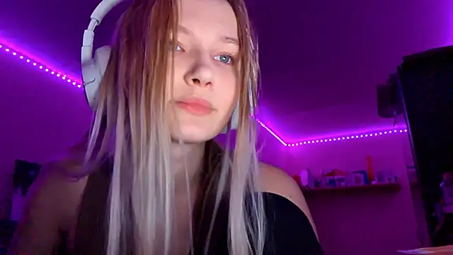 KarinRobertson online show from November 2025 07:23:01 PM