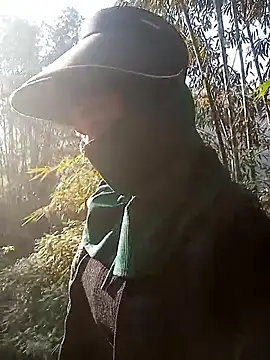 Snapshot of Mami_xxx chatting on November 2025 01:07:02 AM Mami xxx online show from November 2025 01:07:02 AM