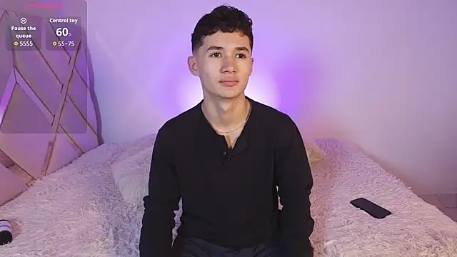 Snapshot of Eiden_Blake chatting on January 2026 11:30:02 PM Eiden Blake online show from January 2026 11:30:02 PM