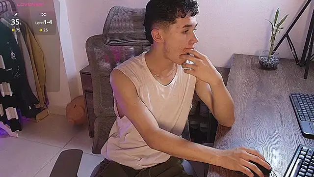 Snapshot of Eiden_Blake chatting on February 2026 11:53:02 PM Eiden Blake online show from February 2026 11:53:02 PM