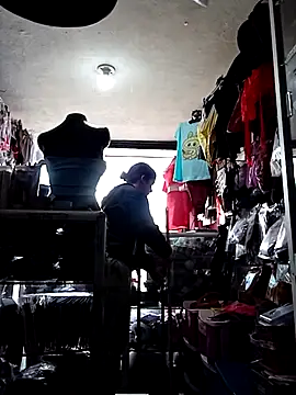 camimar23 online show from December 2025 04:44:01 PM