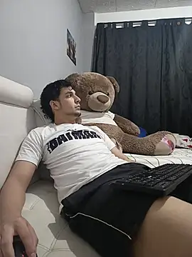 Theo Lightwood online show from November 2025 03:24:02 PM