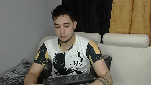 Theo Lightwood online show from November 2025 06:45:02 AM