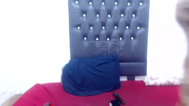 AUGUSTBLOOMxx online show from February 2026 11:39:02 AM