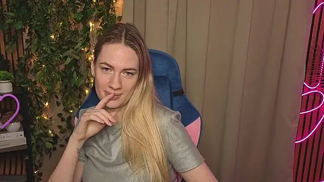 Snapshot of TonyaReid chatting on December 2025 07:53:02 PM TonyaReid online show from December 2025 07:53:02 PM