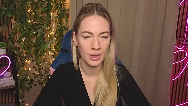 Snapshot of TonyaReid chatting on December 2025 09:58:01 AM TonyaReid online show from December 2025 09:58:01 AM