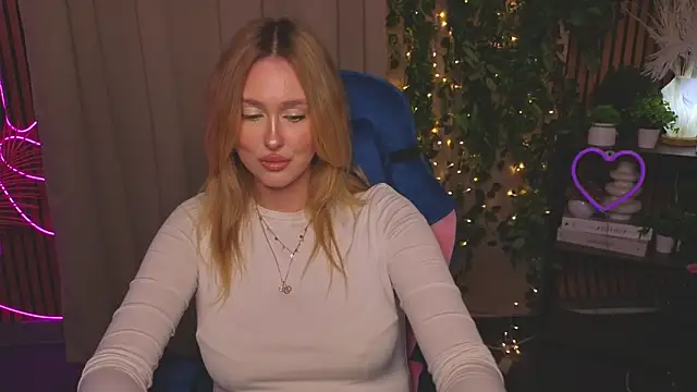 Snapshot of VickieHubbard chatting on December 2025 10:21:02 AM VickieHubbard online show from December 2025 10:21:02 AM