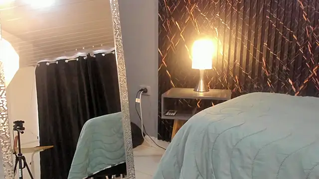 Snapshot of clara_heat chatting on November 2025 07:57:01 PM clara heat online show from November 2025 07:57:01 PM