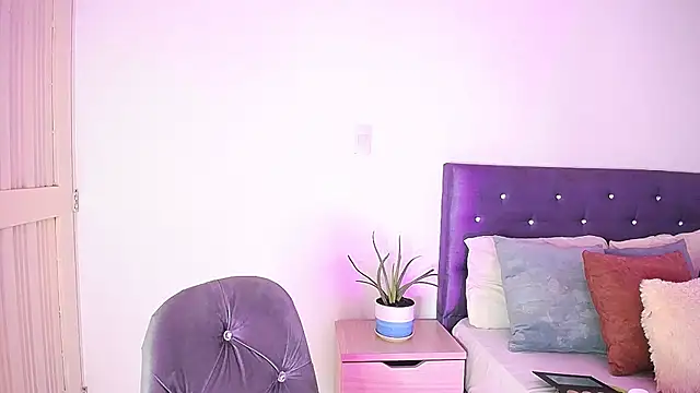 Snapshot of BryanaSmiths chatting on November 2025 10:25:02 PM BryanaSmiths online show from November 2025 10:25:02 PM