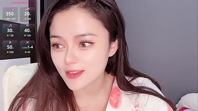 Snapshot of Yesenia- chatting on November 2025 02:10:02 PM Yesenia- online show from November 2025 02:10:02 PM