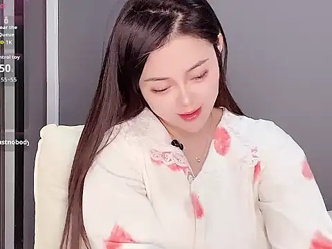 Snapshot of Yesenia- chatting on November 2025 01:44:02 PM Yesenia- online show from November 2025 01:44:02 PM