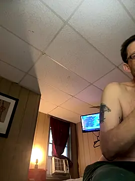 Snapshot of biggdaddyandqueenn chatting on December 2025 01:05:02 PM biggdaddyandqueenn online show from December 2025 01:05:02 PM