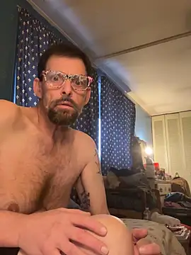 Snapshot of biggdaddyandqueenn chatting on December 2025 08:38:01 PM biggdaddyandqueenn online show from December 2025 08:38:01 PM