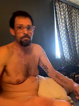 Snapshot of biggdaddyandqueenn chatting on December 2025 04:12:02 PM biggdaddyandqueenn online show from December 2025 04:12:02 PM