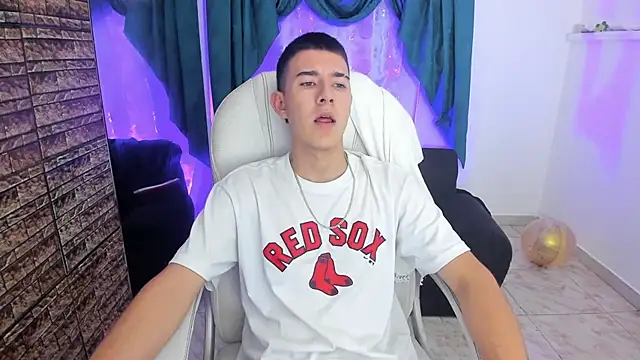 Snapshot of Aleck_Boy chatting on November 2025 07:24:02 PM Aleck Boy online show from November 2025 07:24:02 PM