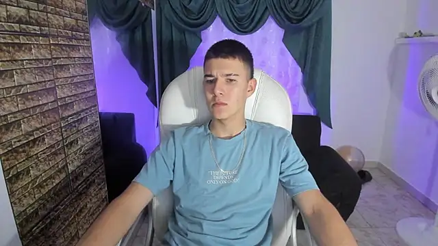 Snapshot of Aleck_Boy chatting on November 2025 08:08:01 PM Aleck Boy online show from November 2025 08:08:01 PM