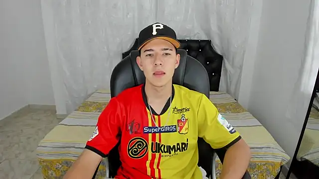 Snapshot of Aleck_Boy chatting on November 2025 07:59:02 PM Aleck Boy online show from November 2025 07:59:02 PM