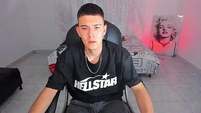 Snapshot of Aleck_Boy chatting on December 2025 11:25:02 PM Aleck Boy online show from December 2025 11:25:02 PM