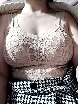 Snapshot of Niramiu chatting on November 2025 05:12:02 PM Niramiu online show from November 2025 05:12:02 PM