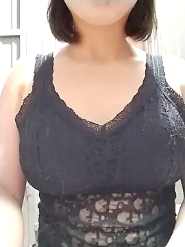 Snapshot of Niramiu chatting on February 2026 01:04:02 PM Niramiu online show from February 2026 01:04:02 PM