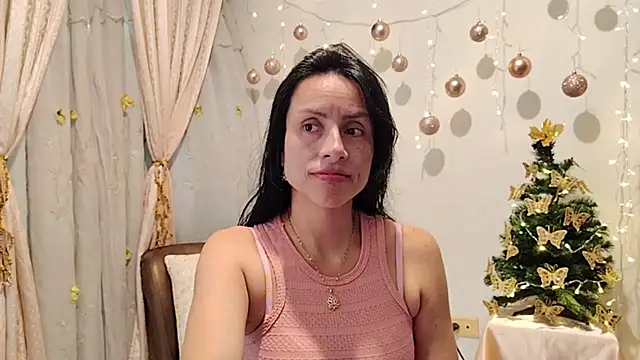 Snapshot of Bella_Exhibition chatting on December 2025 06:28:01 PM Bella Exhibition online show from December 2025 06:28:01 PM