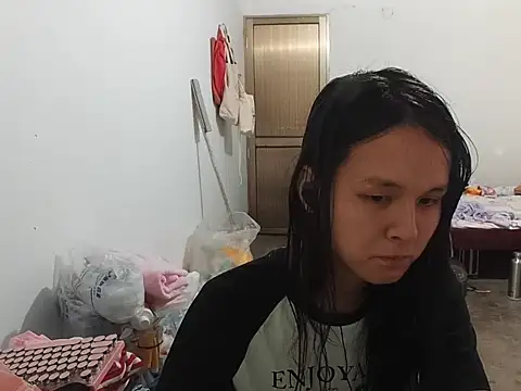 Snapshot of RebelAura chatting on June 2026 04:11:01 PM RebelAura online show from June 2026 04:11:01 PM