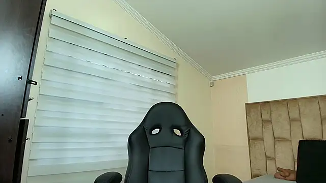 Snapshot of BeatrizSchmidt chatting on November 2025 10:58:01 AM BeatrizSchmidt online show from November 2025 10:58:01 AM