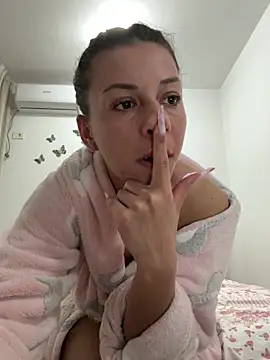 Snapshot of EdaQueen chatting on April 2026 04:15:01 PM EdaQueen online show from April 2026 04:15:01 PM