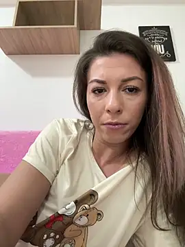 Snapshot of EdaQueen chatting on April 2026 07:23:02 PM EdaQueen online show from April 2026 07:23:02 PM
