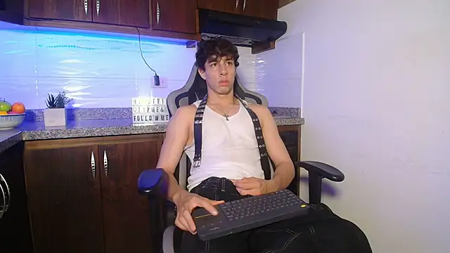 Snapshot of chris_evans27 chatting on November 2025 02:32:02 AM chris evans27 online show from November 2025 02:32:02 AM