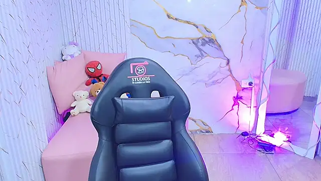 PEACHY TAY online show from May 2026 11:40:01 AM