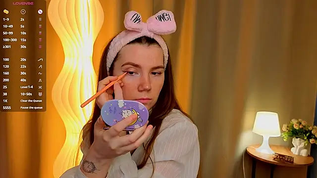 Snapshot of MelitaMoote chatting on December 2025 06:21:01 AM MelitaMoote online show from December 2025 06:21:01 AM