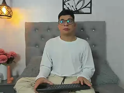 Snapshot of LucaDave_1 chatting on December 2025 08:05:01 PM LucaDave 1 online show from December 2025 08:05:01 PM